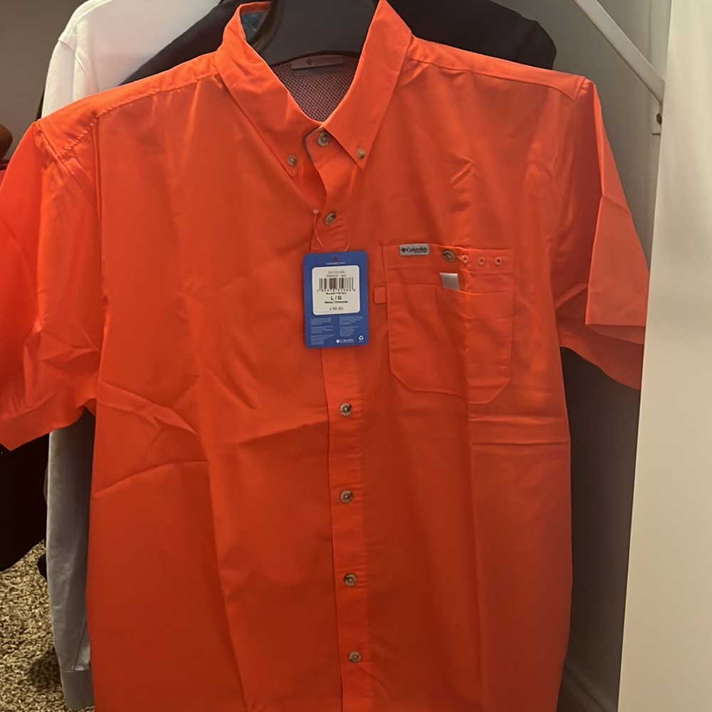 Columbia short sleeve shirt. Men large